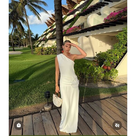 ELLIATT Janelle One Shoulder Gown White Bachelorette Bridal Wedding size M NWT - Picture 1 of 8